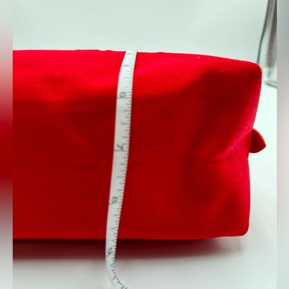 Burberry-Authentic-Beaute Collection Burbery Cosmetic Case Red - Picture 10 of 12